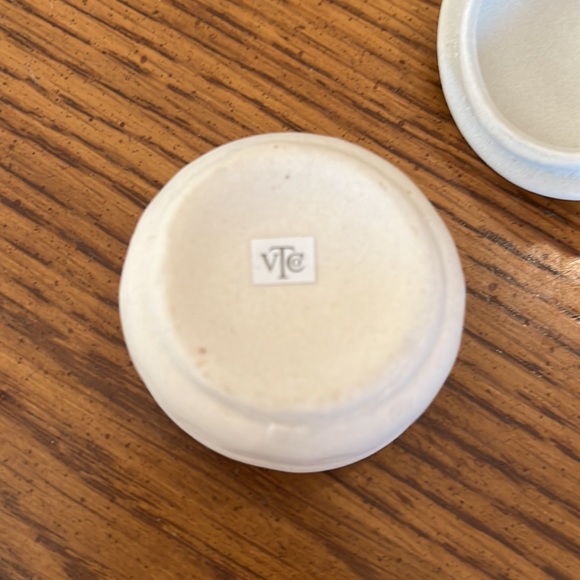 Jewelry/trinket box, 1.75”x1”, yellow and orange flowers on lid - Picture 4 of 4